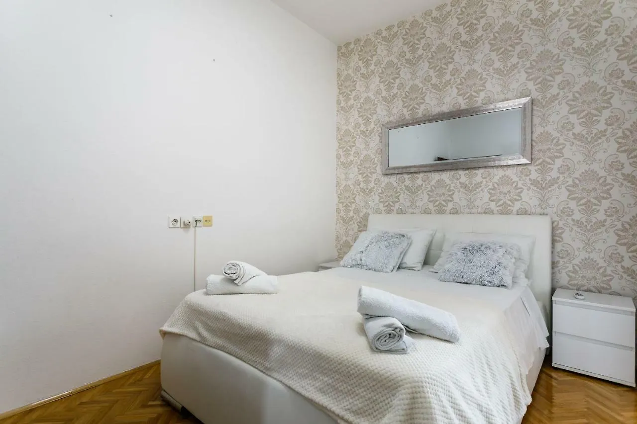 Apartments Mate Balote 54 Krk Island 0*, Krk Town